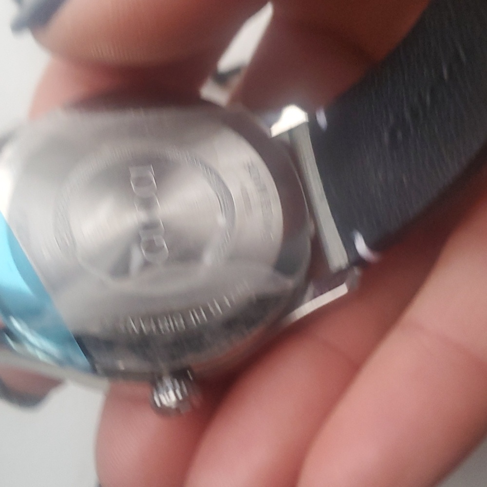 Unisex Gucci watch Good condition - Picture 10 of 17